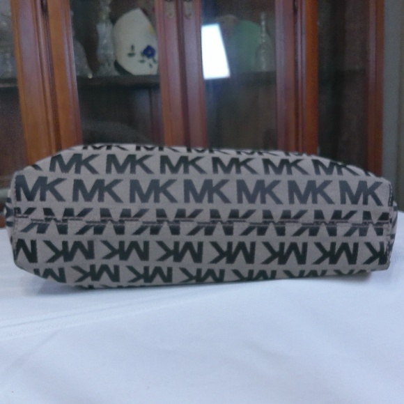 LKNW(No Call Outs) Michael Kors Jet Set Signature Canvas Lg.Tote W/Leather Trim - Picture 4 of 16